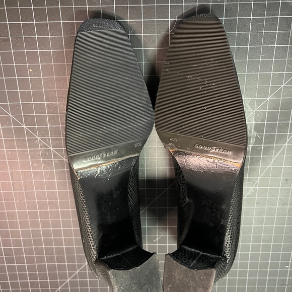 EUC Stuart Weitzman leather block heel pumps - Picture 2 of 7